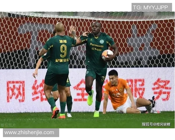 武汉网球队战术解析:如何有效应对对手的盯防策略 武汉网球队战术解析:如何有效应对对手的盯防策略